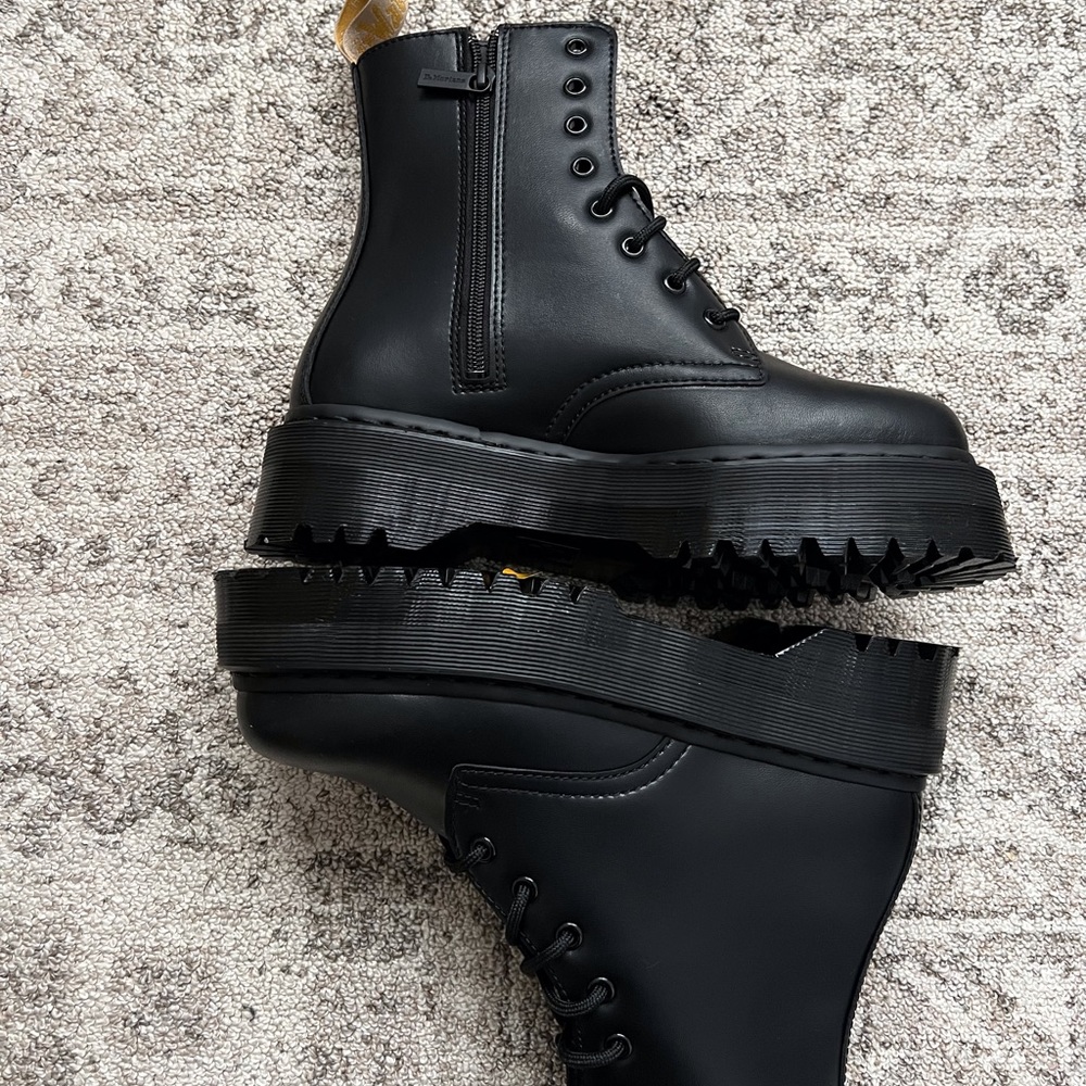 Dr. Martens Jadon II Mono Platform Boot